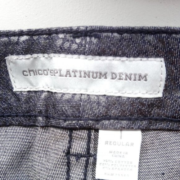 CHICO'S Platinum Denim Dark Gray Reptile Skin Capri Pants | Size 1/S - Picture 5 of 6
